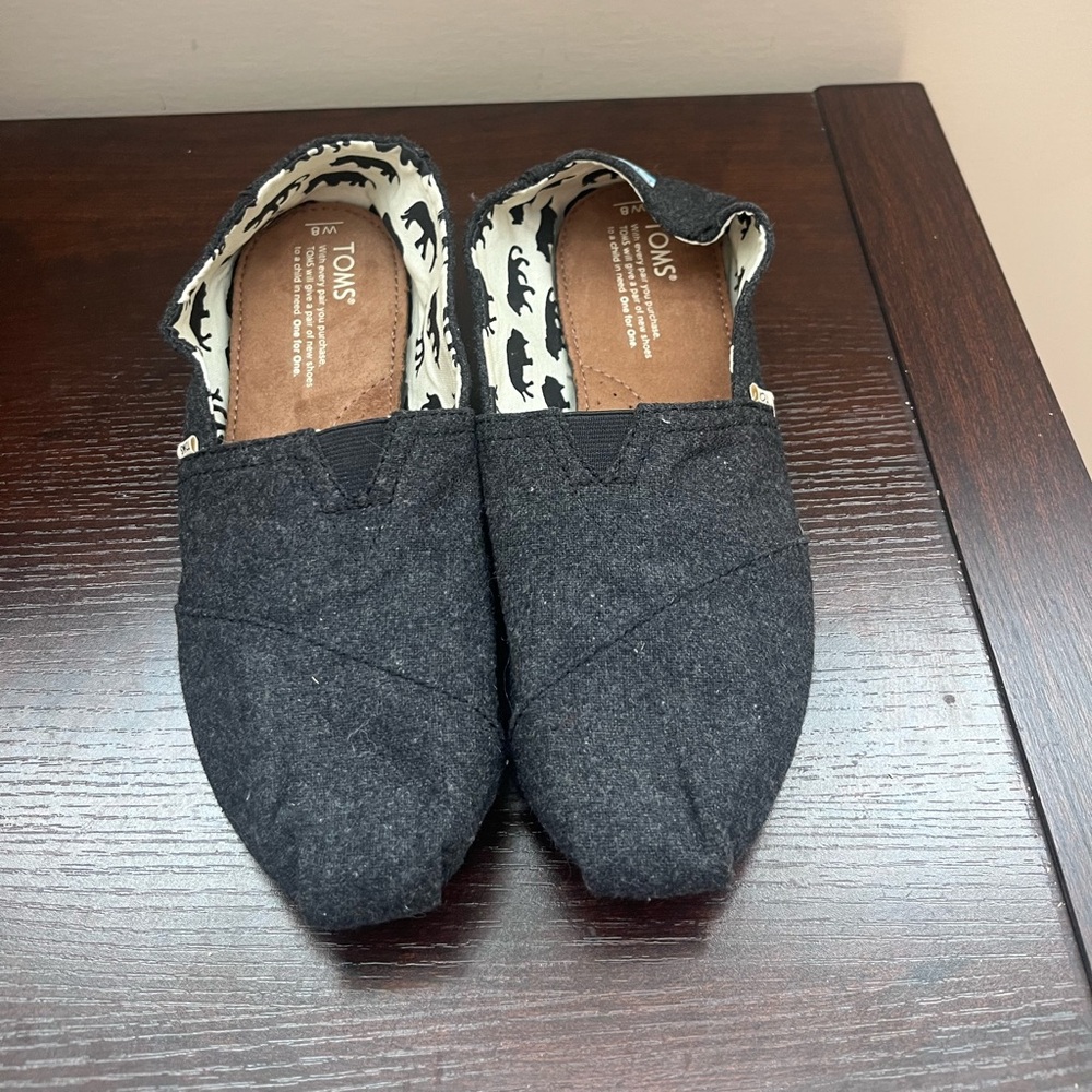 TOMS Charcoal Gray Slip-On Shoes size 8W